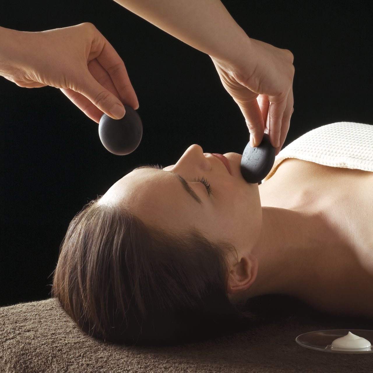 Soin Visage ECLAT COCOON 1 heure aux pierres chaudes - No Stress Beauvais | Nature et Beauté