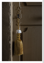 Charger l'image dans la galerie, MATHILDE M - Pompon Parfumé Fleur Royale - Senteur Rose Elixir