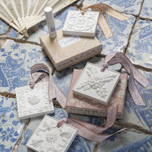 Charger l'image dans la galerie, Décor parfumé à offrir et concentré Marquise No Stress Beauvais - MATHILDE M