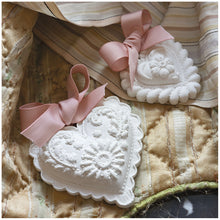 Charger l'image dans la galerie, Décor Parfumé Cœur Boutis MATHILDE M - Petit Modèle | Senteur Marquise