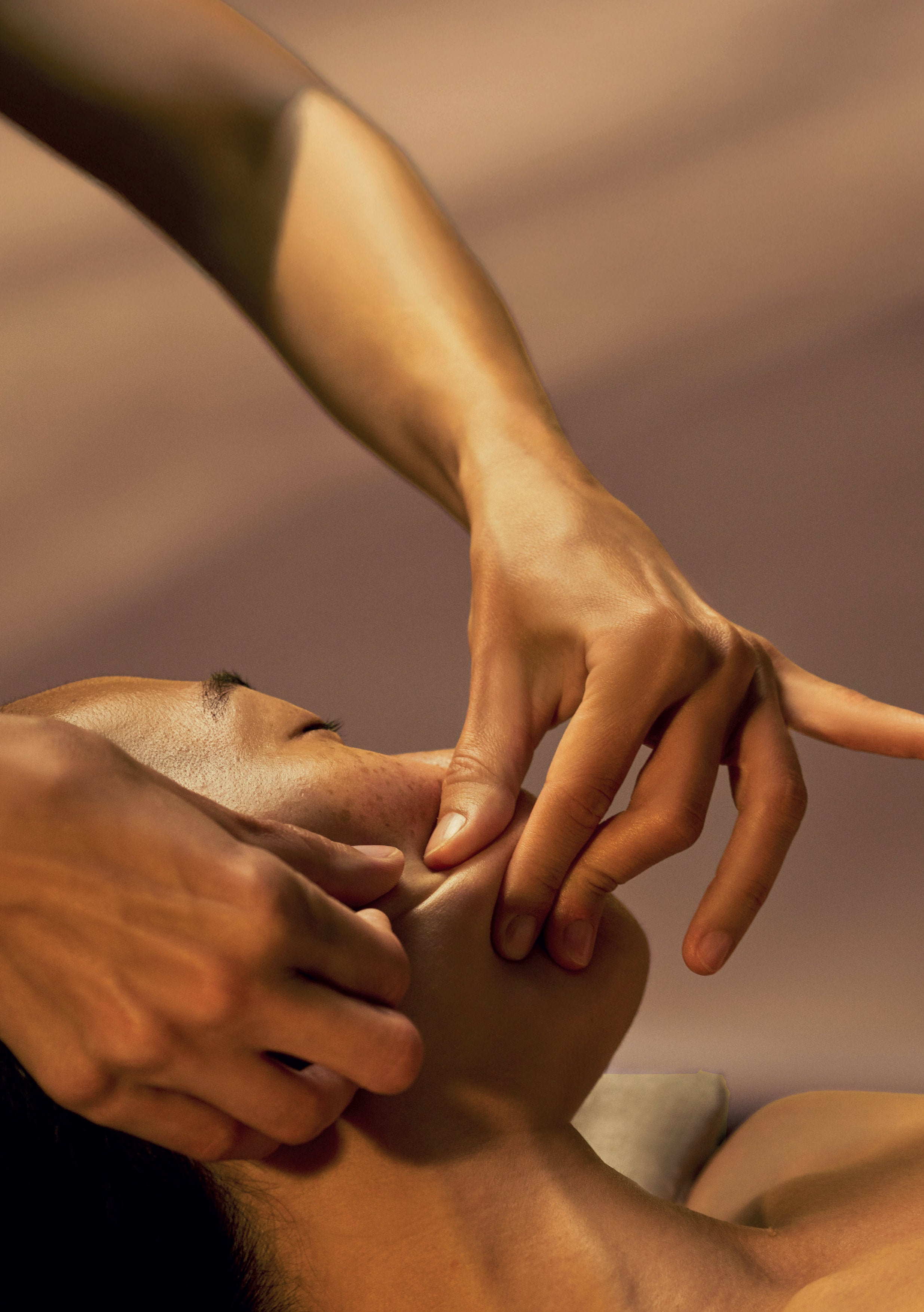 CINQ MONDES - Soin-Massage du Visage «Ko Bi Do» Liftant et Repulpant 1 heure