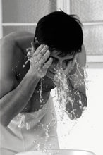 Charger l'image dans la galerie, YONKA - Gel Mousse - Nettoyant Doux pour Homme réglisse licorice 100 ml