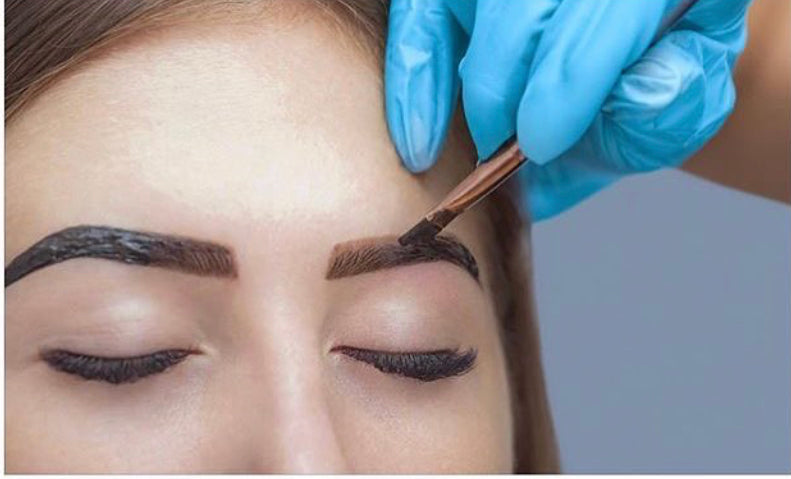 Teinture des sourcils au Henné ou Hybride