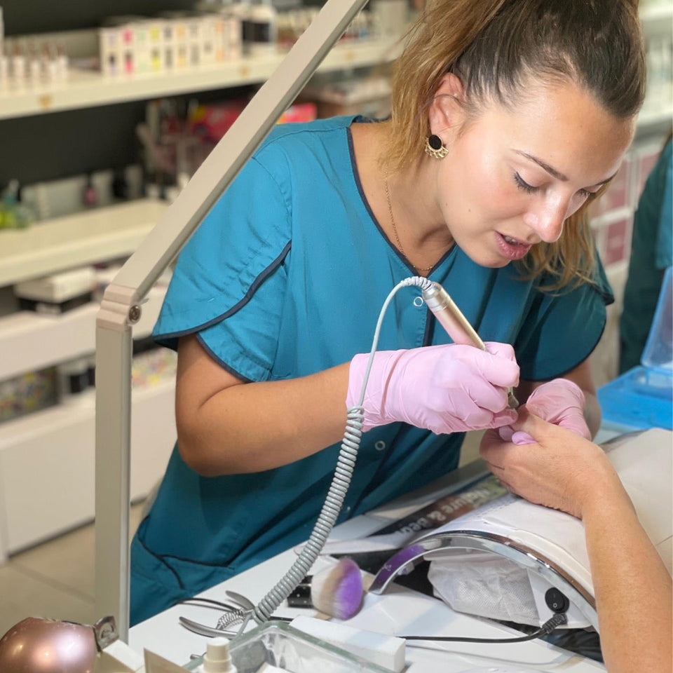 onglerie extensions de cils maquillage permanent premium Beauvais institut de beauté soins du visage anti age