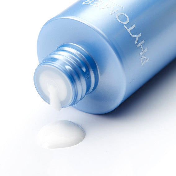 Texture lait démaquillant Phytomer Perfect Visage sur la peau