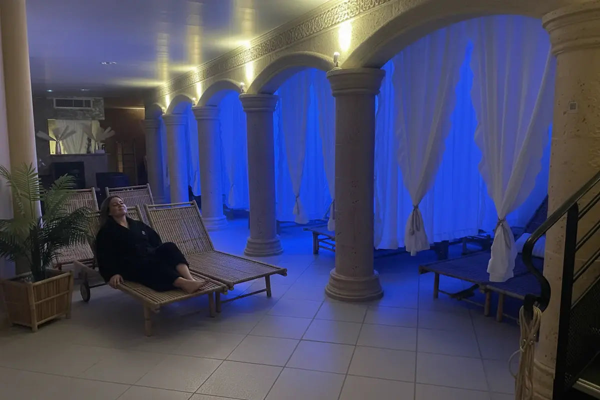 cliente allongée dans la salle de repos No Stress Spa à Beauvais