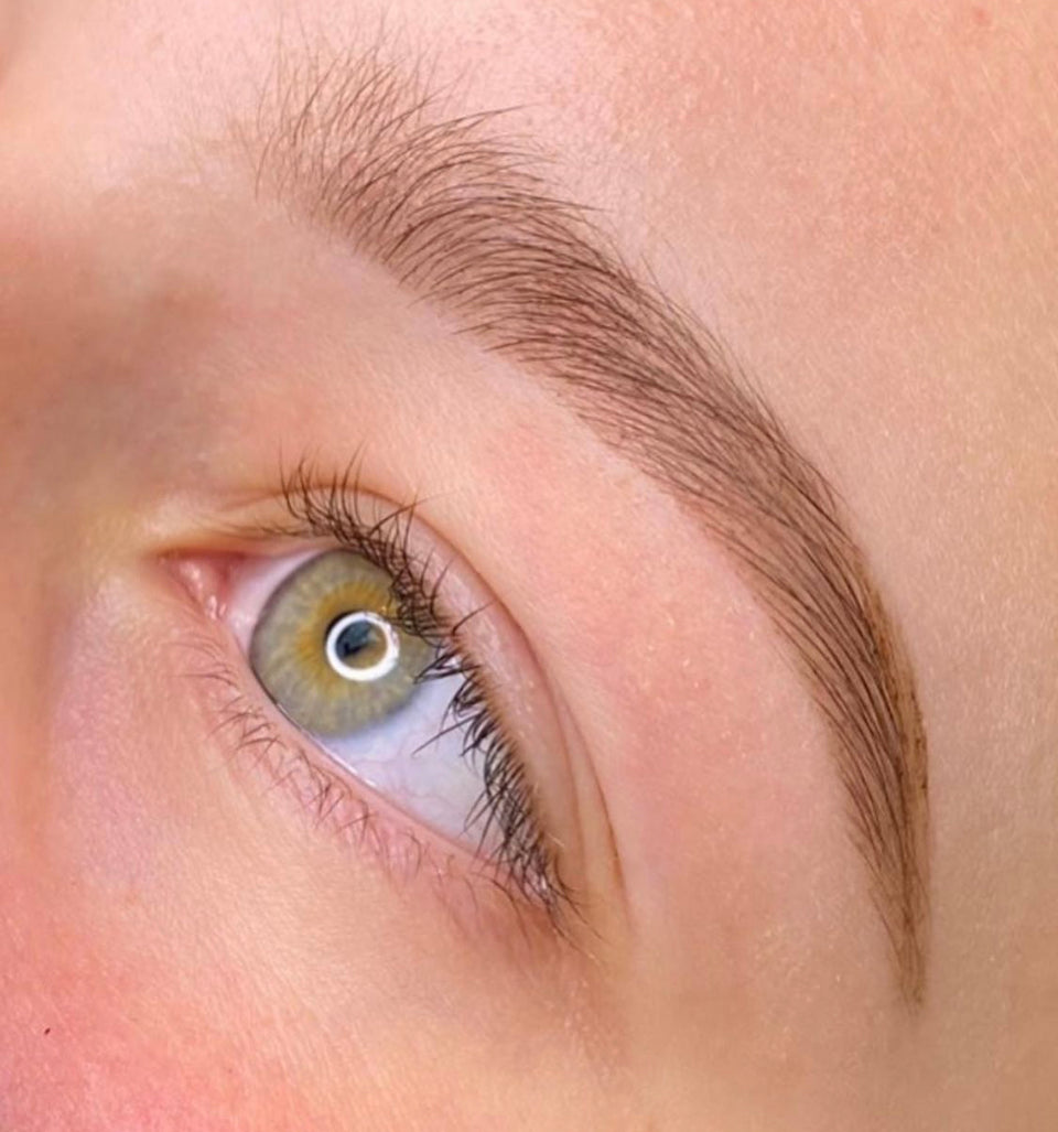 Teinture des sourcils au Henné ou Hybride