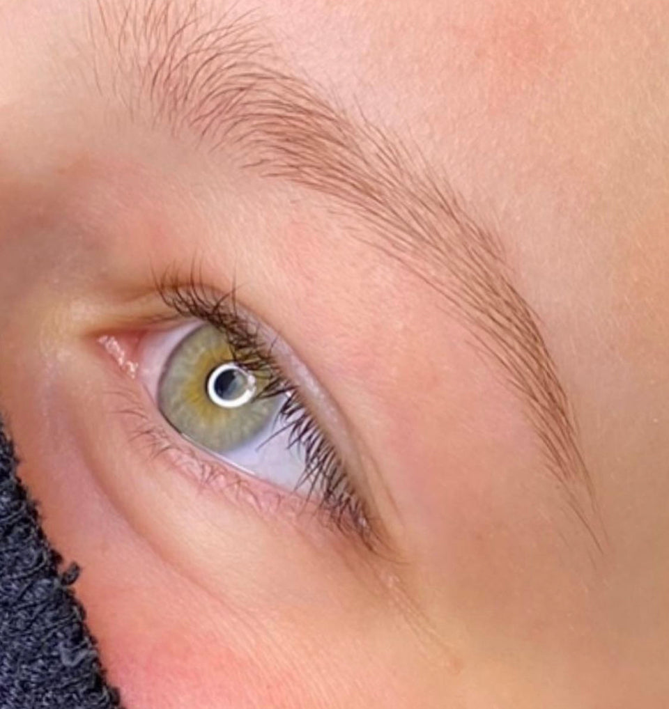 Teinture des sourcils au Henné ou Hybride