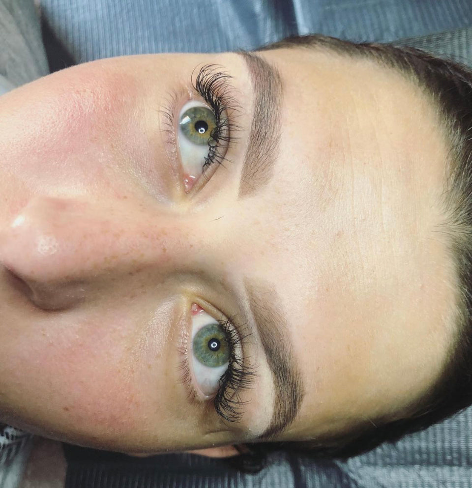 Teinture des sourcils au Henné ou Hybride